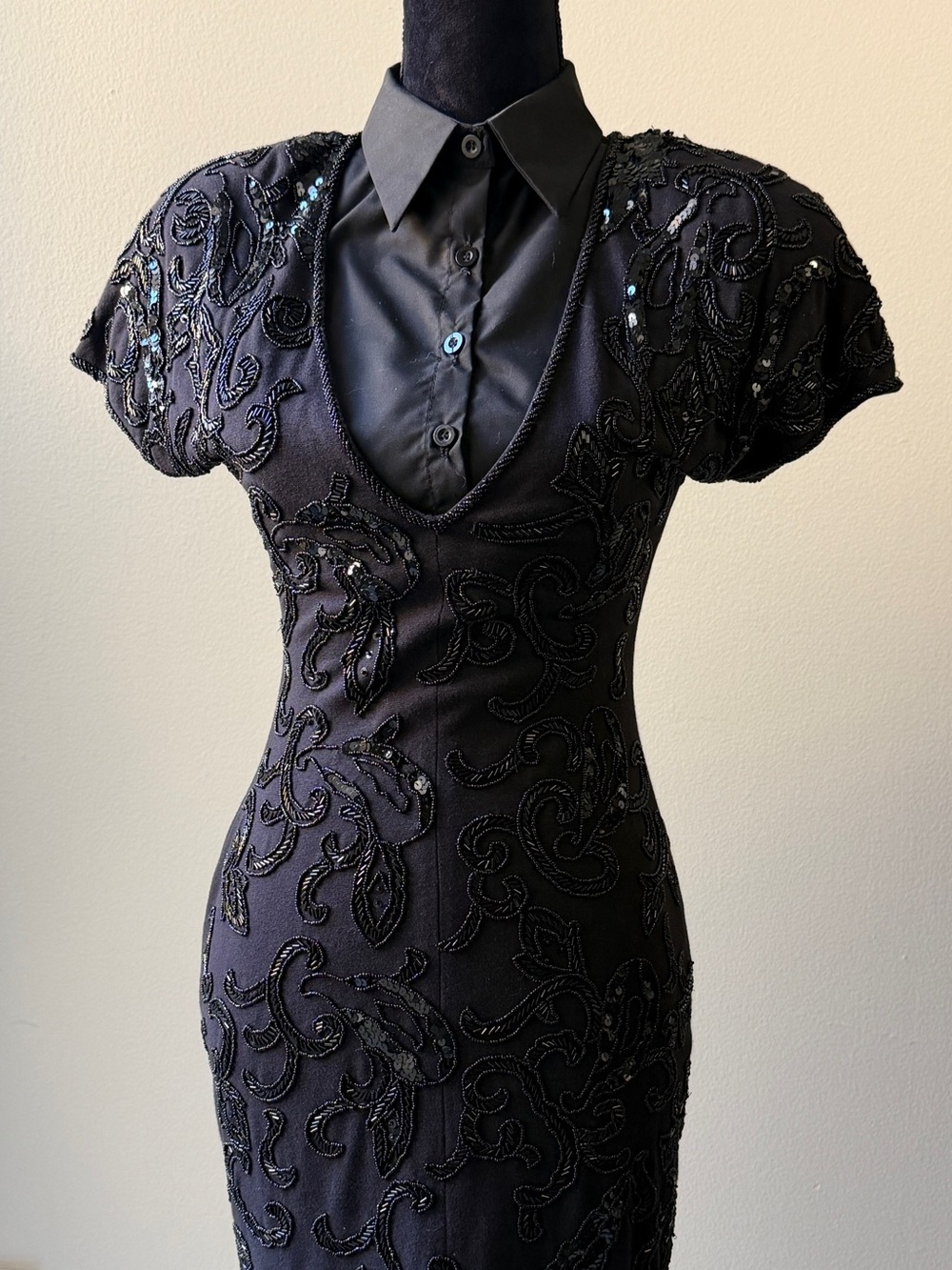 Cache Black Beaded Short-Sleeve Evening Dress - Elegant Cocktail Style